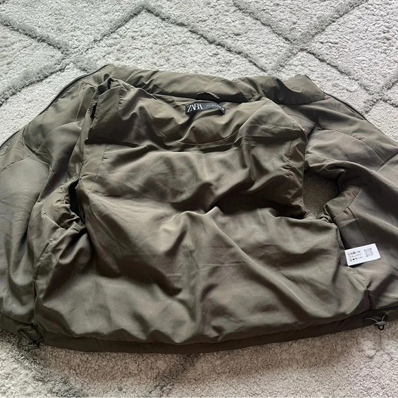 Zara  CROPPED QUILTED VEST Grey WATER AND WIND PROTECTION medium - Picture 3 of 9
